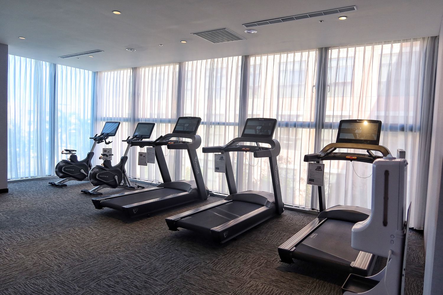 【梧棲飯店】台中震大金鬱金香酒店，質感住宿搭配精緻buffet早餐! @混血珊莎的奇幻旅程