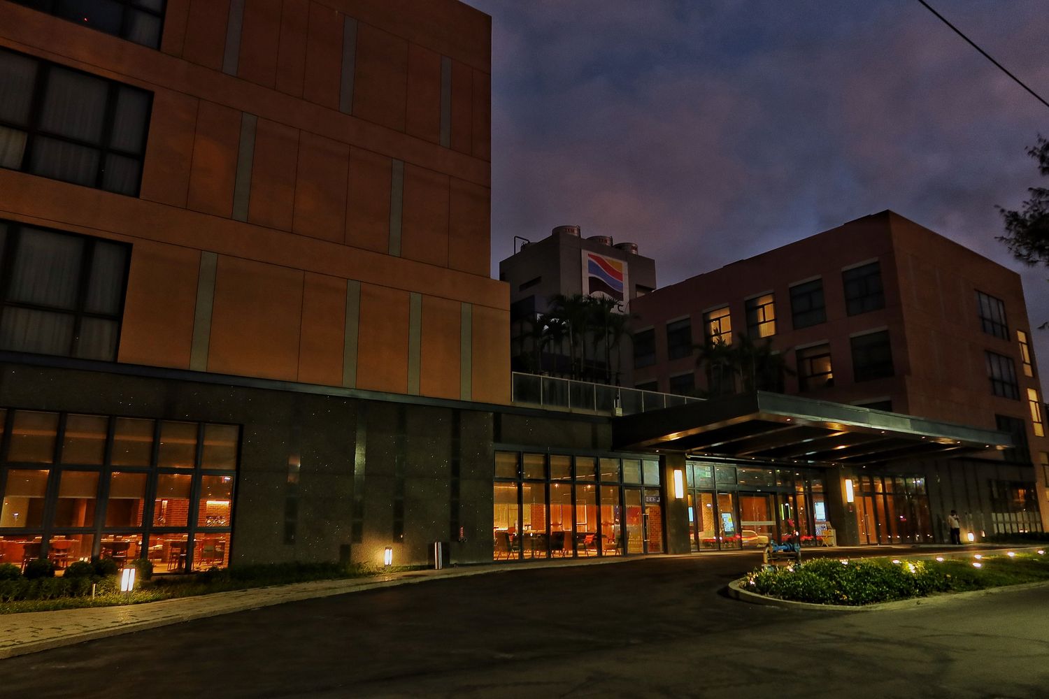 【梧棲飯店】台中震大金鬱金香酒店，質感住宿搭配精緻buffet早餐! @混血珊莎的奇幻旅程