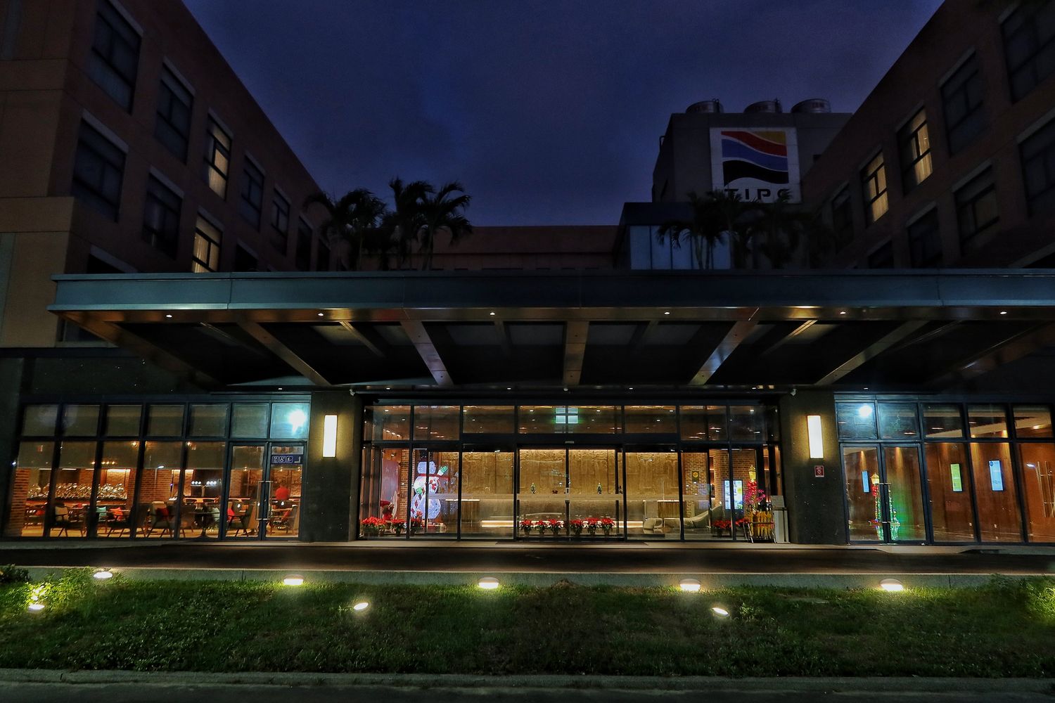 【梧棲飯店】台中震大金鬱金香酒店，質感住宿搭配精緻buffet早餐! @混血珊莎的奇幻旅程