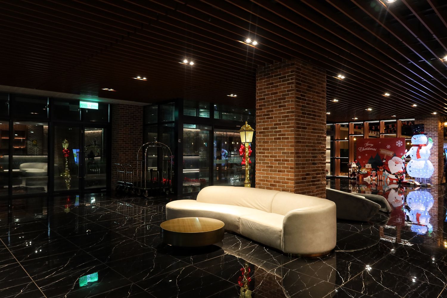 【梧棲飯店】台中震大金鬱金香酒店，質感住宿搭配精緻buffet早餐! @混血珊莎的奇幻旅程