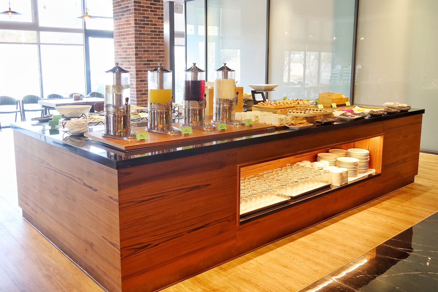 【梧棲飯店】台中震大金鬱金香酒店，質感住宿搭配精緻buffet早餐! @混血珊莎的奇幻旅程