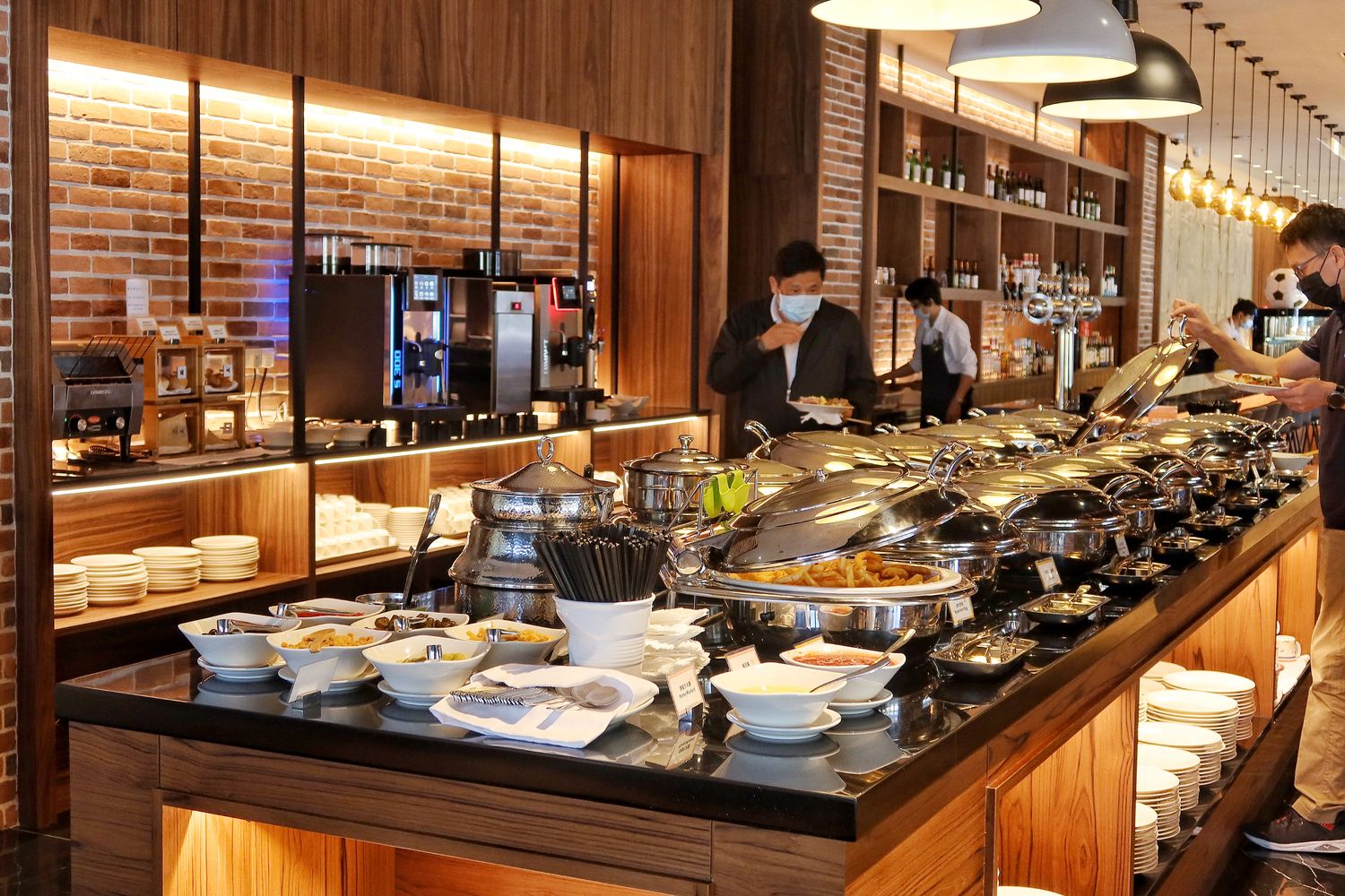 【梧棲飯店】台中震大金鬱金香酒店，質感住宿搭配精緻buffet早餐! @混血珊莎的奇幻旅程