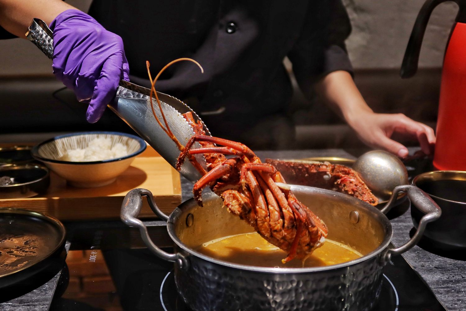【桃園頂級火鍋】IKKON SHABU|在地人激推的桃園和牛火鍋跟桃園調酒，頂級食材搭配專人桌邊服務，質感系桃園海鮮火鍋推薦! @混血珊莎的奇幻旅程
