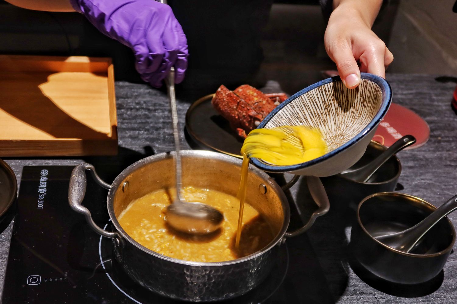 【桃園頂級火鍋】IKKON SHABU|在地人激推的桃園和牛火鍋跟桃園調酒，頂級食材搭配專人桌邊服務，質感系桃園海鮮火鍋推薦! @混血珊莎的奇幻旅程