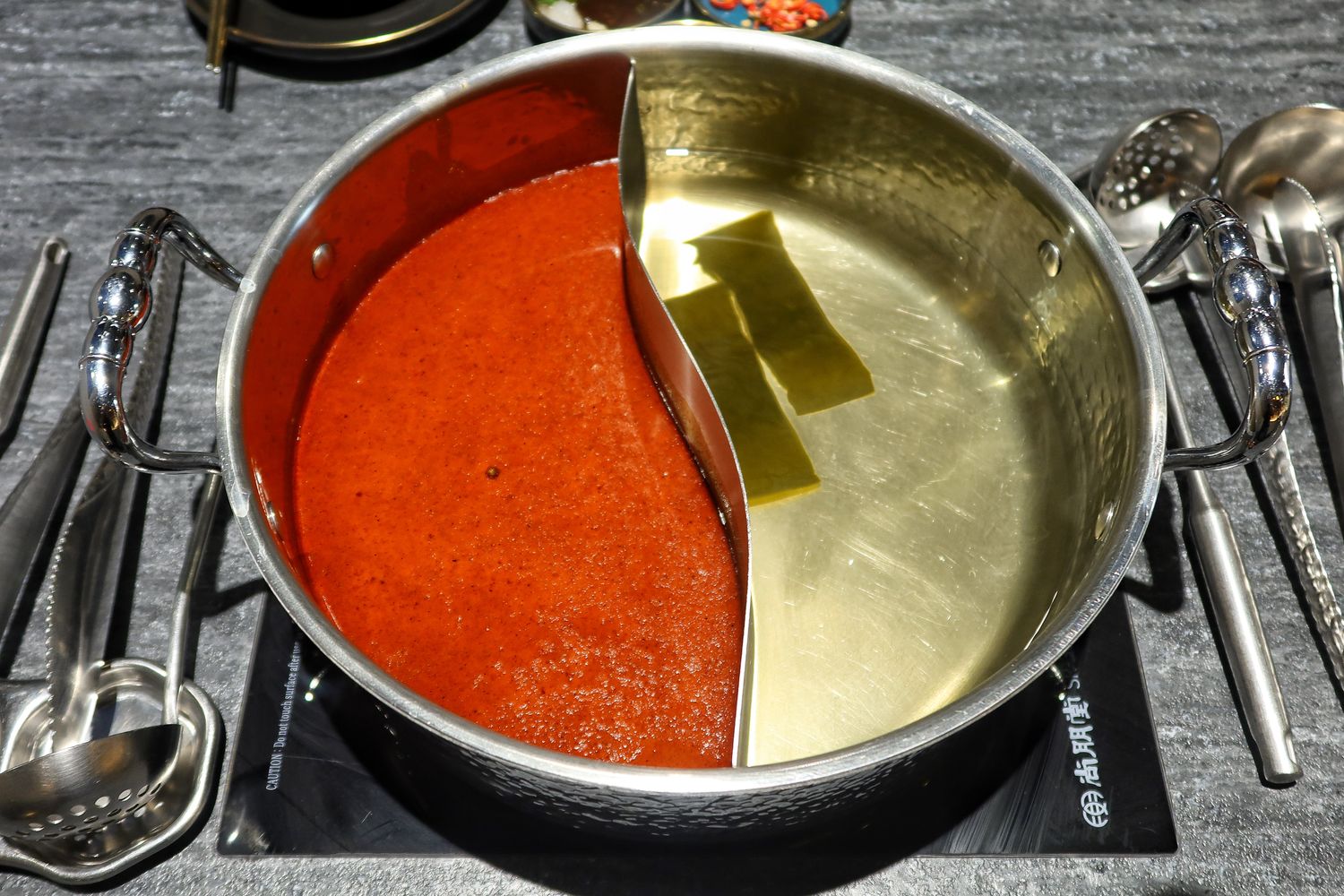 【桃園頂級火鍋】IKKON SHABU|在地人激推的桃園和牛火鍋跟桃園調酒，頂級食材搭配專人桌邊服務，質感系桃園海鮮火鍋推薦! @混血珊莎的奇幻旅程