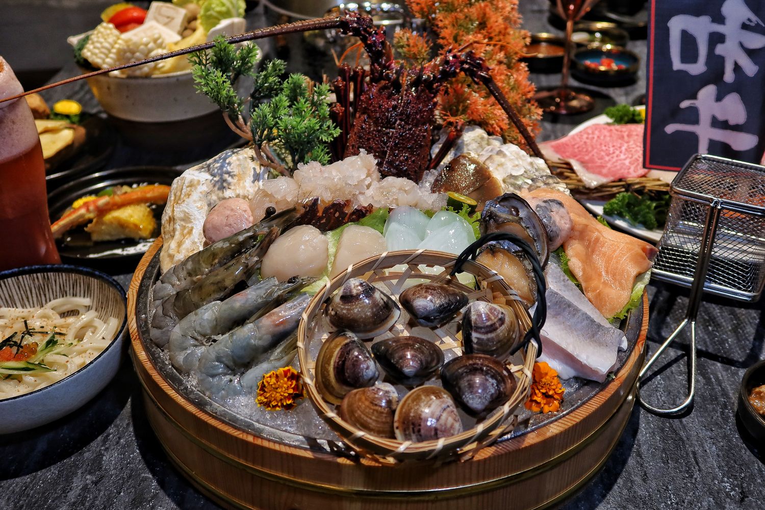 【桃園頂級火鍋】IKKON SHABU|在地人激推的桃園和牛火鍋跟桃園調酒，頂級食材搭配專人桌邊服務，質感系桃園海鮮火鍋推薦! @混血珊莎的奇幻旅程