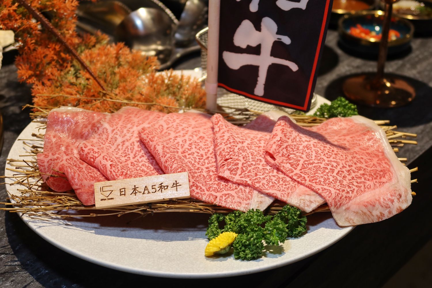 【桃園頂級火鍋】IKKON SHABU|在地人激推的桃園和牛火鍋跟桃園調酒，頂級食材搭配專人桌邊服務，質感系桃園海鮮火鍋推薦! @混血珊莎的奇幻旅程