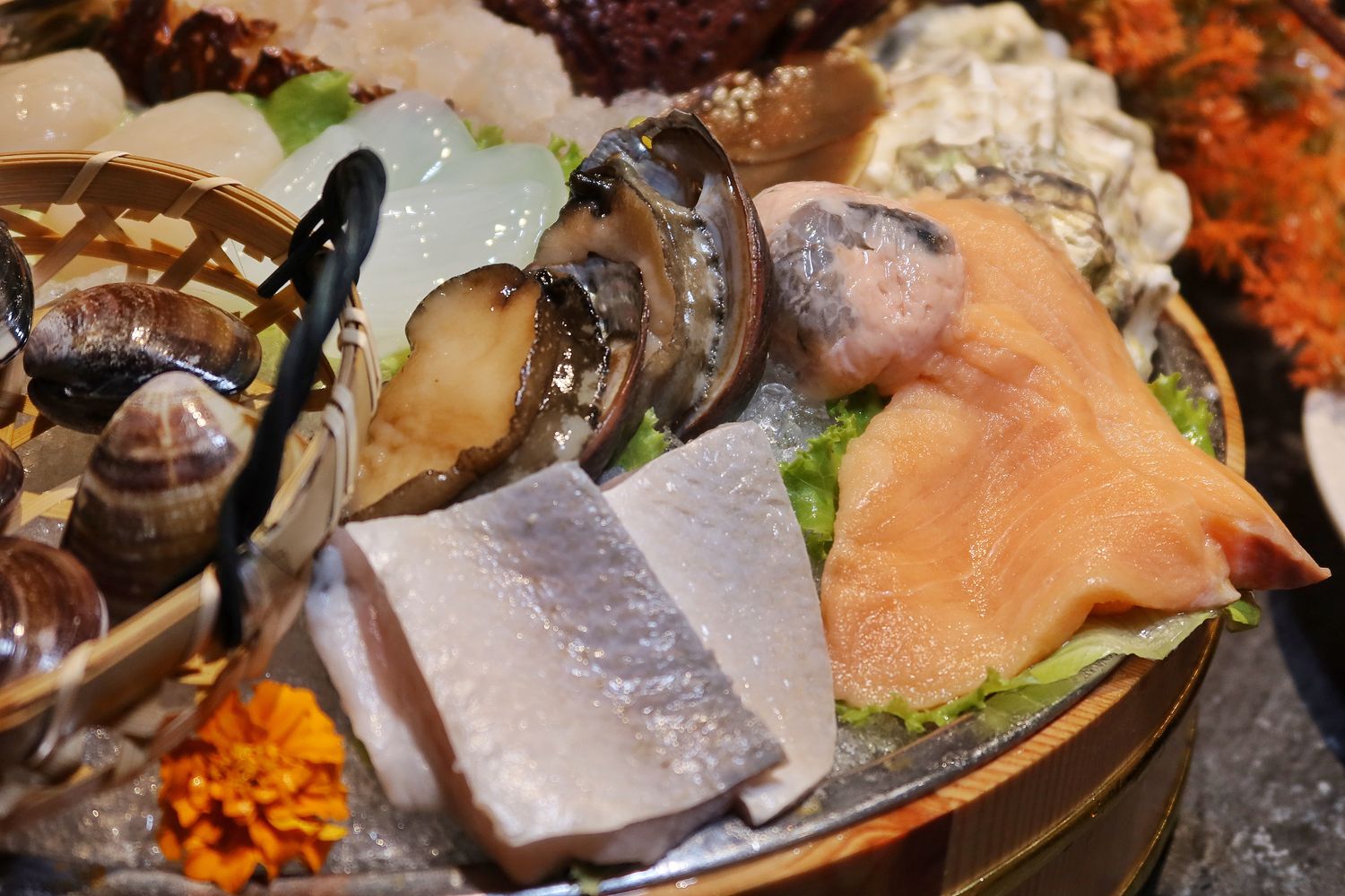 【桃園頂級火鍋】IKKON SHABU|在地人激推的桃園和牛火鍋跟桃園調酒，頂級食材搭配專人桌邊服務，質感系桃園海鮮火鍋推薦! @混血珊莎的奇幻旅程