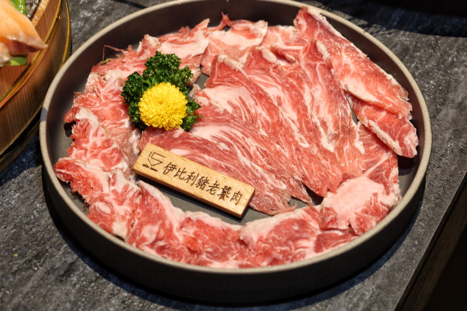 【桃園頂級火鍋】IKKON SHABU|在地人激推的桃園和牛火鍋跟桃園調酒，頂級食材搭配專人桌邊服務，質感系桃園海鮮火鍋推薦! @混血珊莎的奇幻旅程