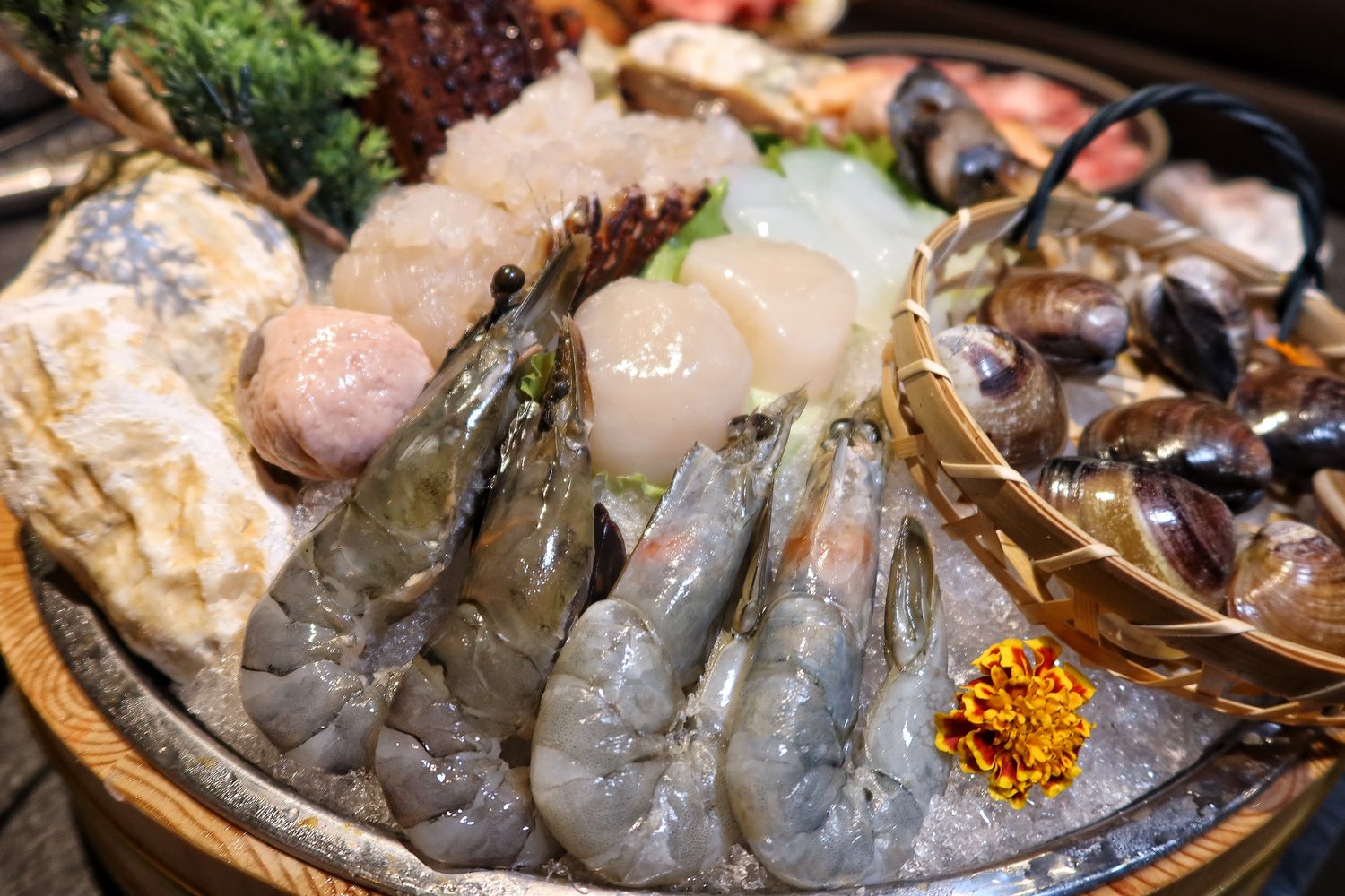 【桃園頂級火鍋】IKKON SHABU|在地人激推的桃園和牛火鍋跟桃園調酒，頂級食材搭配專人桌邊服務，質感系桃園海鮮火鍋推薦! @混血珊莎的奇幻旅程