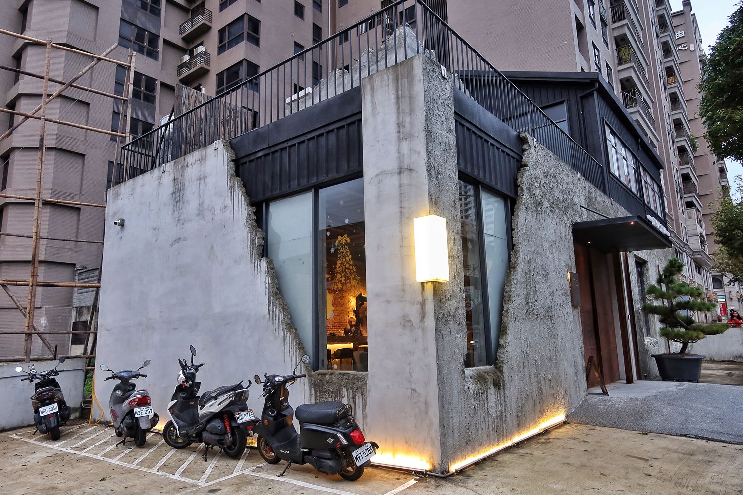 【桃園頂級火鍋】IKKON SHABU|在地人激推的桃園和牛火鍋跟桃園調酒，頂級食材搭配專人桌邊服務，質感系桃園海鮮火鍋推薦! @混血珊莎的奇幻旅程