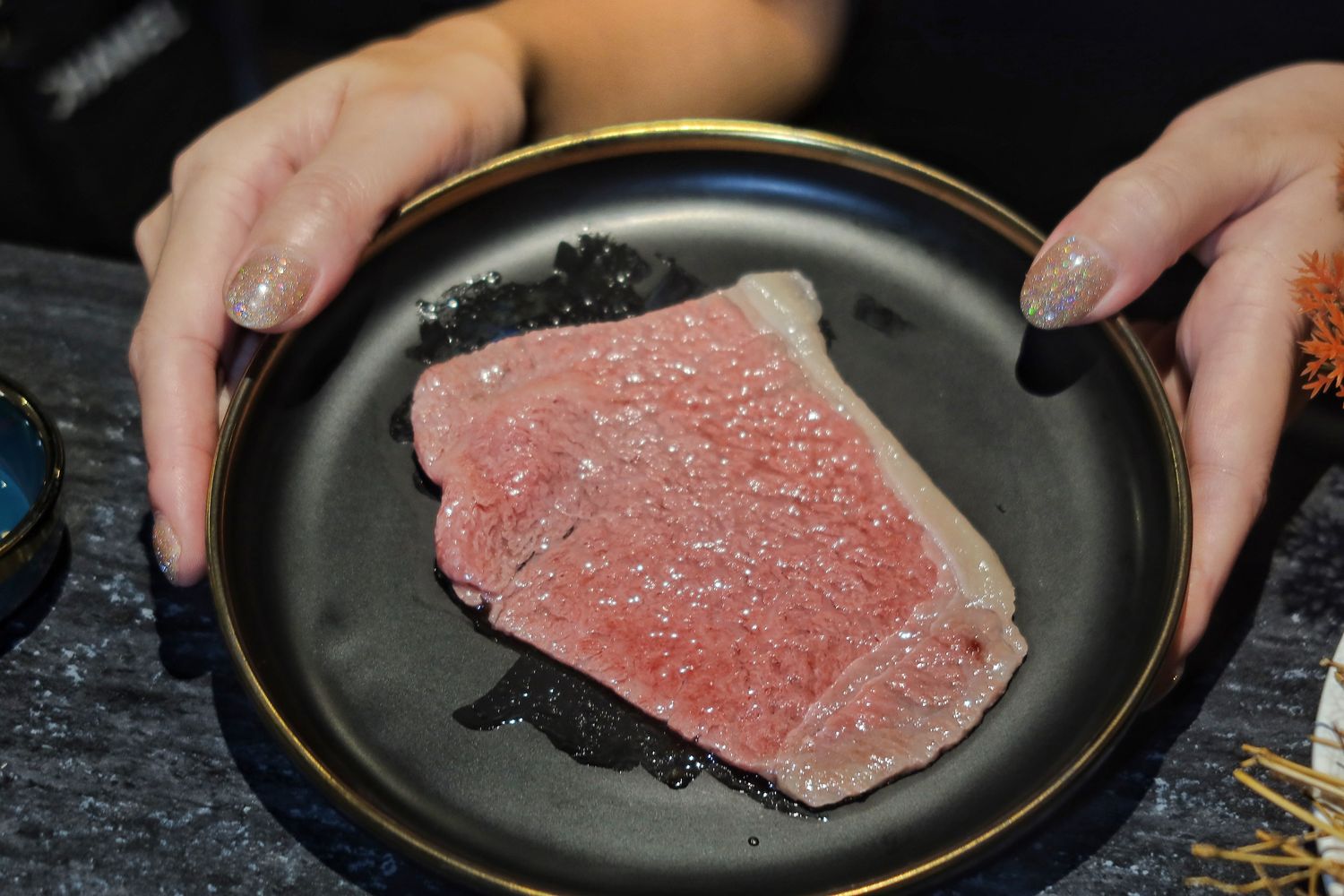 【桃園頂級火鍋】IKKON SHABU|在地人激推的桃園和牛火鍋跟桃園調酒，頂級食材搭配專人桌邊服務，質感系桃園海鮮火鍋推薦! @混血珊莎的奇幻旅程