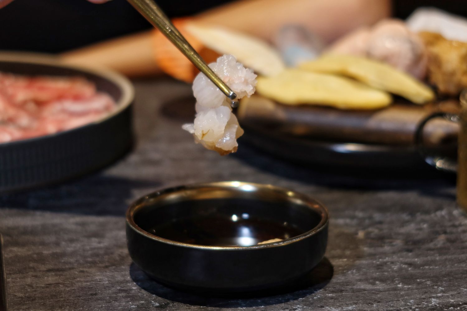 【桃園頂級火鍋】IKKON SHABU|在地人激推的桃園和牛火鍋跟桃園調酒，頂級食材搭配專人桌邊服務，質感系桃園海鮮火鍋推薦! @混血珊莎的奇幻旅程