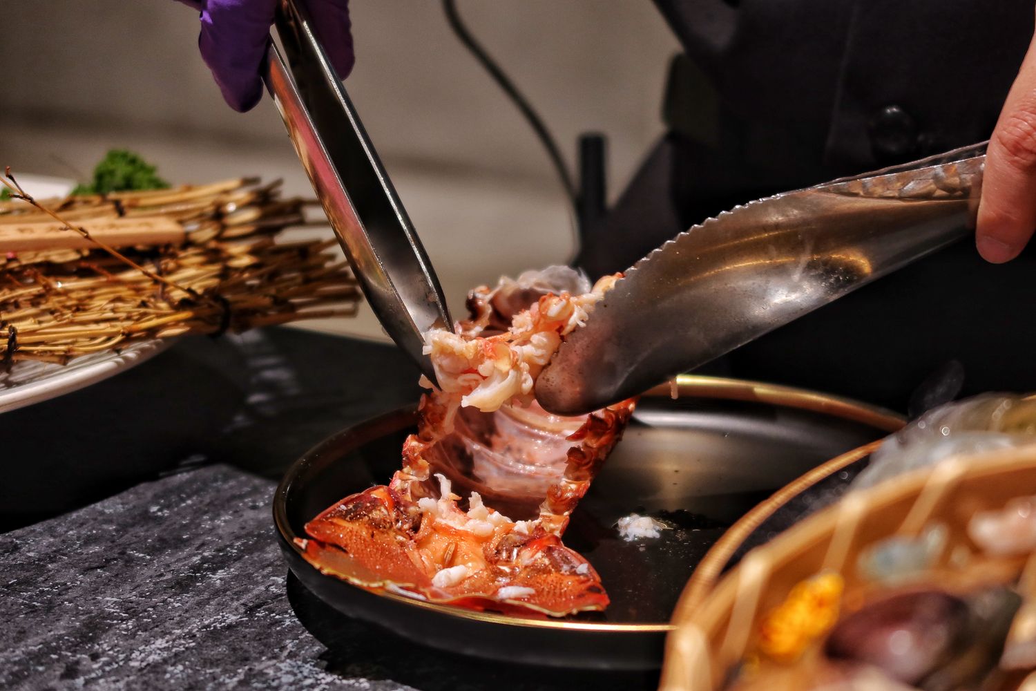 【桃園頂級火鍋】IKKON SHABU|在地人激推的桃園和牛火鍋跟桃園調酒，頂級食材搭配專人桌邊服務，質感系桃園海鮮火鍋推薦! @混血珊莎的奇幻旅程