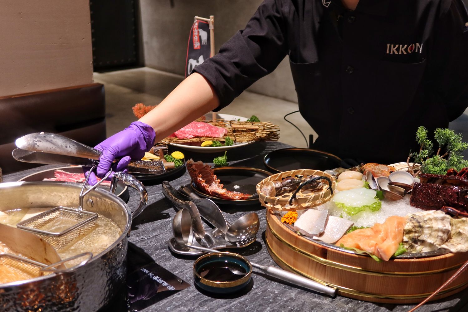 【桃園頂級火鍋】IKKON SHABU|在地人激推的桃園和牛火鍋跟桃園調酒，頂級食材搭配專人桌邊服務，質感系桃園海鮮火鍋推薦! @混血珊莎的奇幻旅程