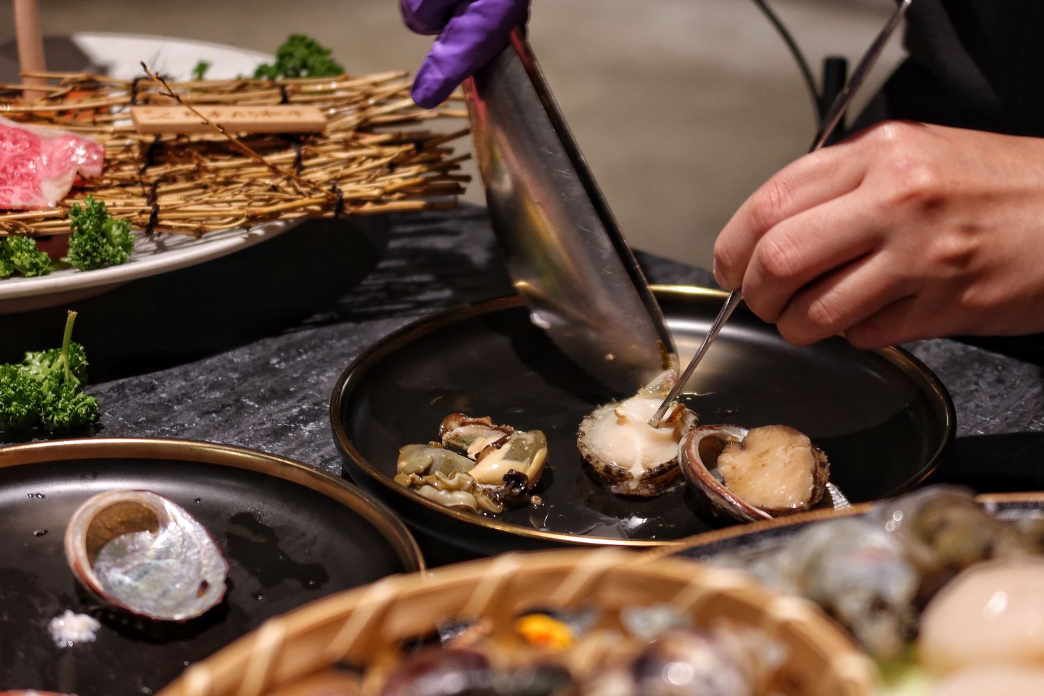 【桃園頂級火鍋】IKKON SHABU|在地人激推的桃園和牛火鍋跟桃園調酒，頂級食材搭配專人桌邊服務，質感系桃園海鮮火鍋推薦! @混血珊莎的奇幻旅程