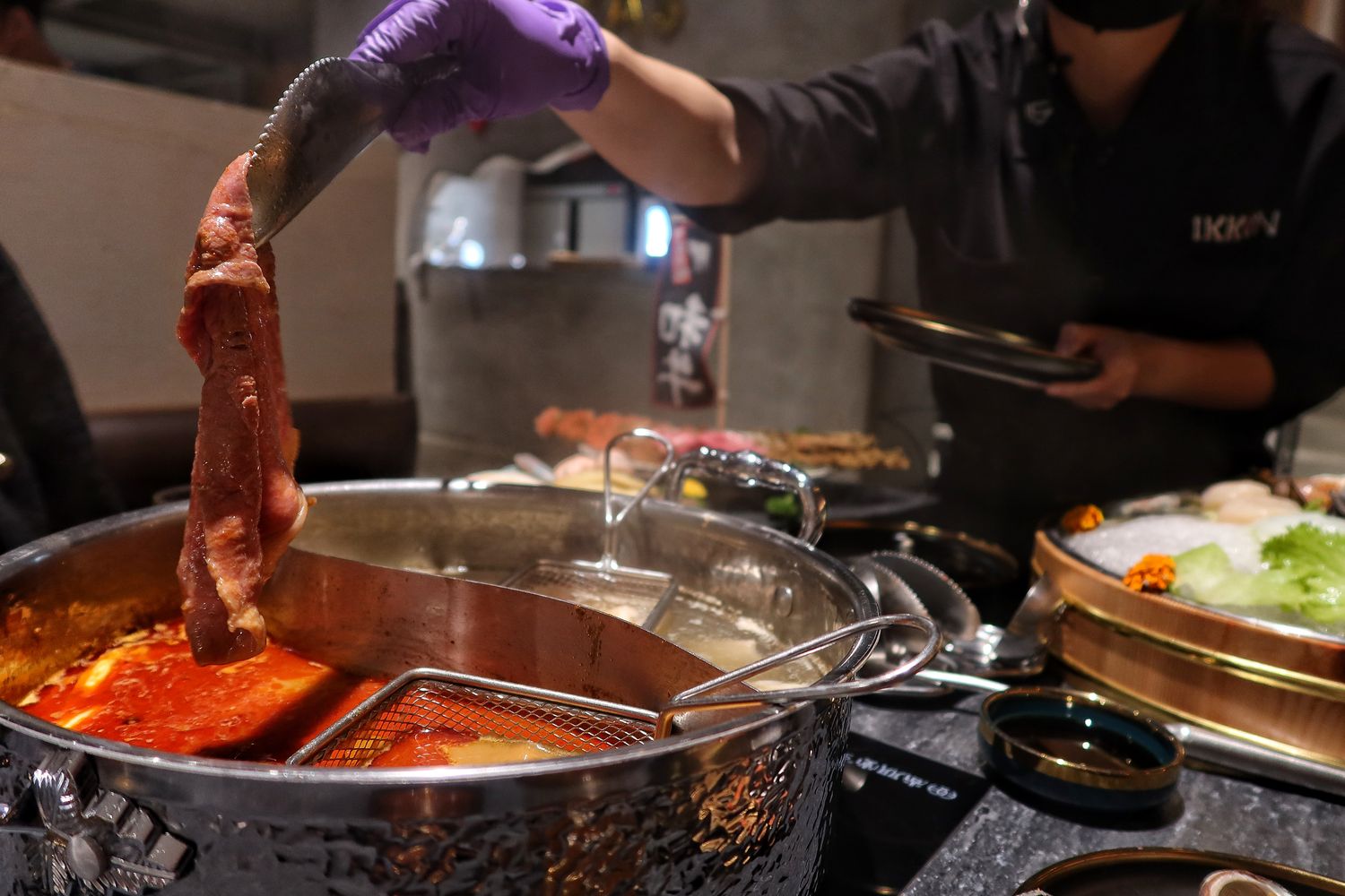 【桃園頂級火鍋】IKKON SHABU|在地人激推的桃園和牛火鍋跟桃園調酒，頂級食材搭配專人桌邊服務，質感系桃園海鮮火鍋推薦! @混血珊莎的奇幻旅程
