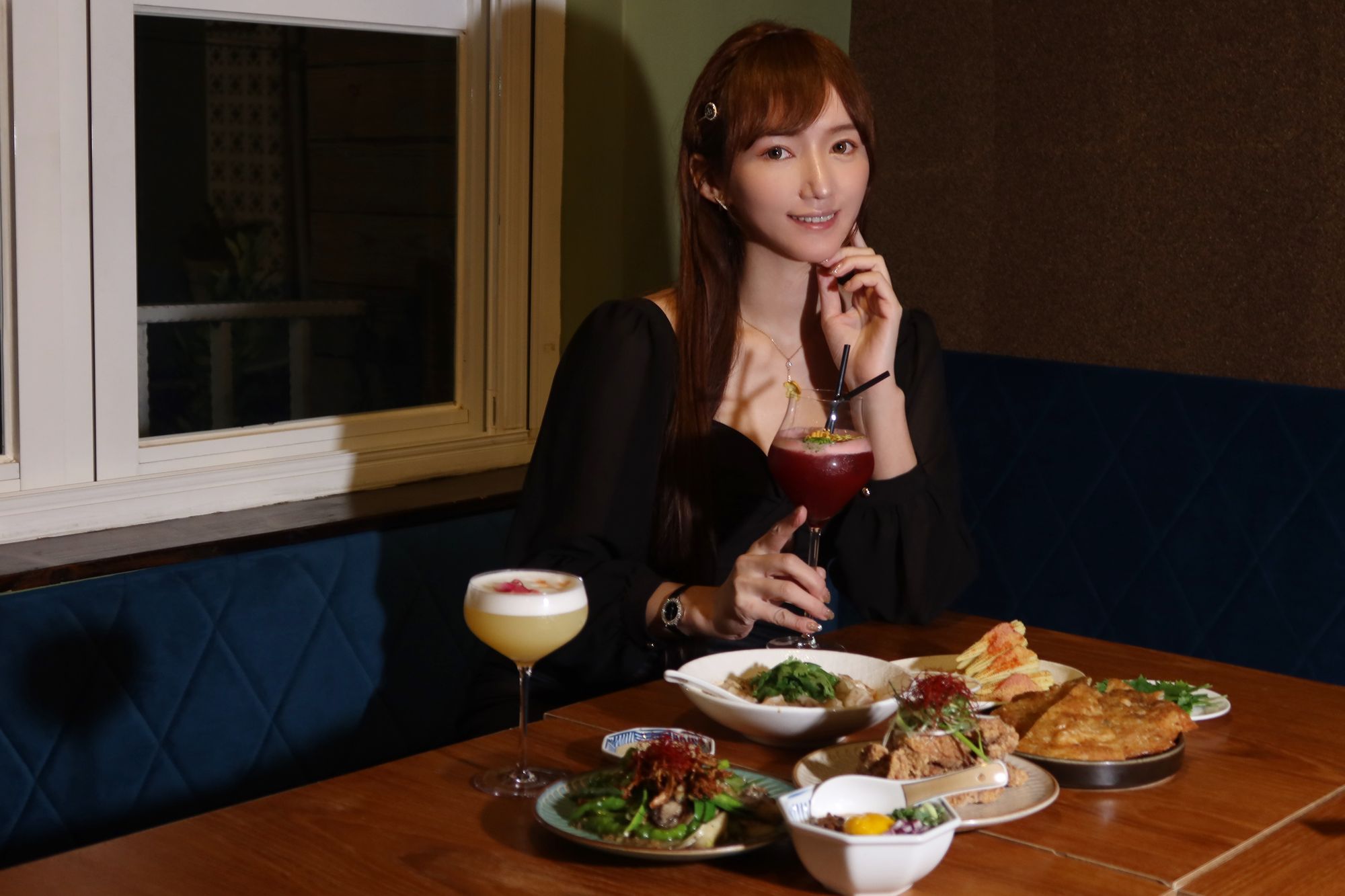 【台中酒吧推薦】Nobody Knows Bar 無人知曉|隱身在巷弄內的老宅酒吧，創意調酒搭配復古台菜料理 @混血珊莎的奇幻旅程