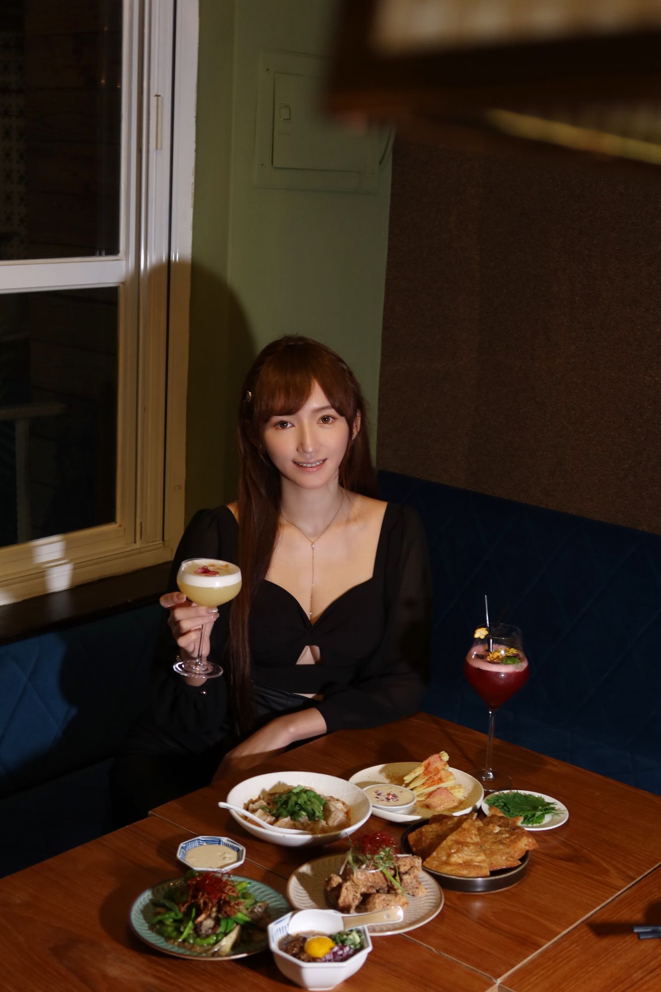 【台中酒吧推薦】Nobody Knows Bar 無人知曉|隱身在巷弄內的老宅酒吧，創意調酒搭配復古台菜料理 @混血珊莎的奇幻旅程