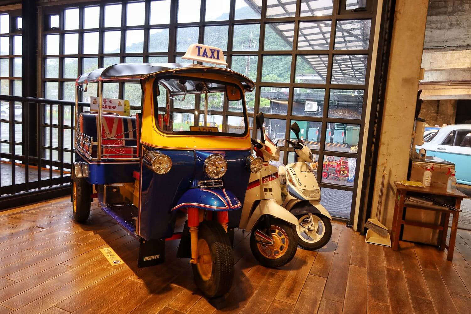 【宜蘭蘇澳景點】計程車博物館TAXI Museum，收藏各國經典古董車，還有碰碰車可以玩! @混血珊莎的奇幻旅程