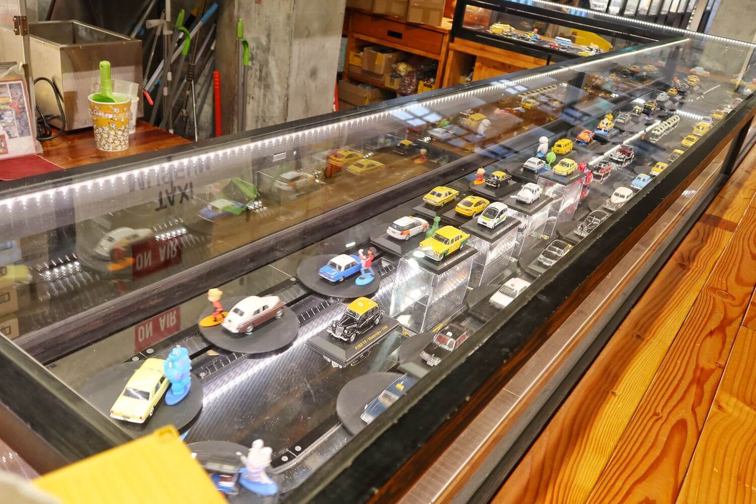 【宜蘭蘇澳景點】計程車博物館TAXI Museum，收藏各國經典古董車，還有碰碰車可以玩! @混血珊莎的奇幻旅程