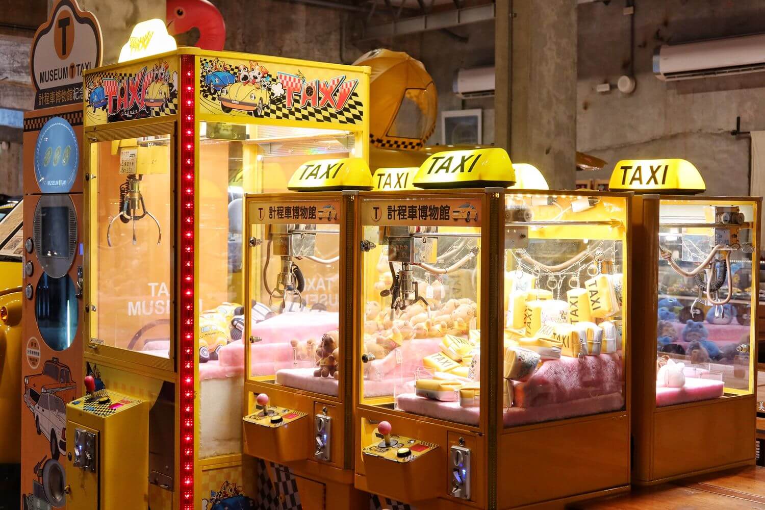 【宜蘭蘇澳景點】計程車博物館TAXI Museum，收藏各國經典古董車，還有碰碰車可以玩! @混血珊莎的奇幻旅程