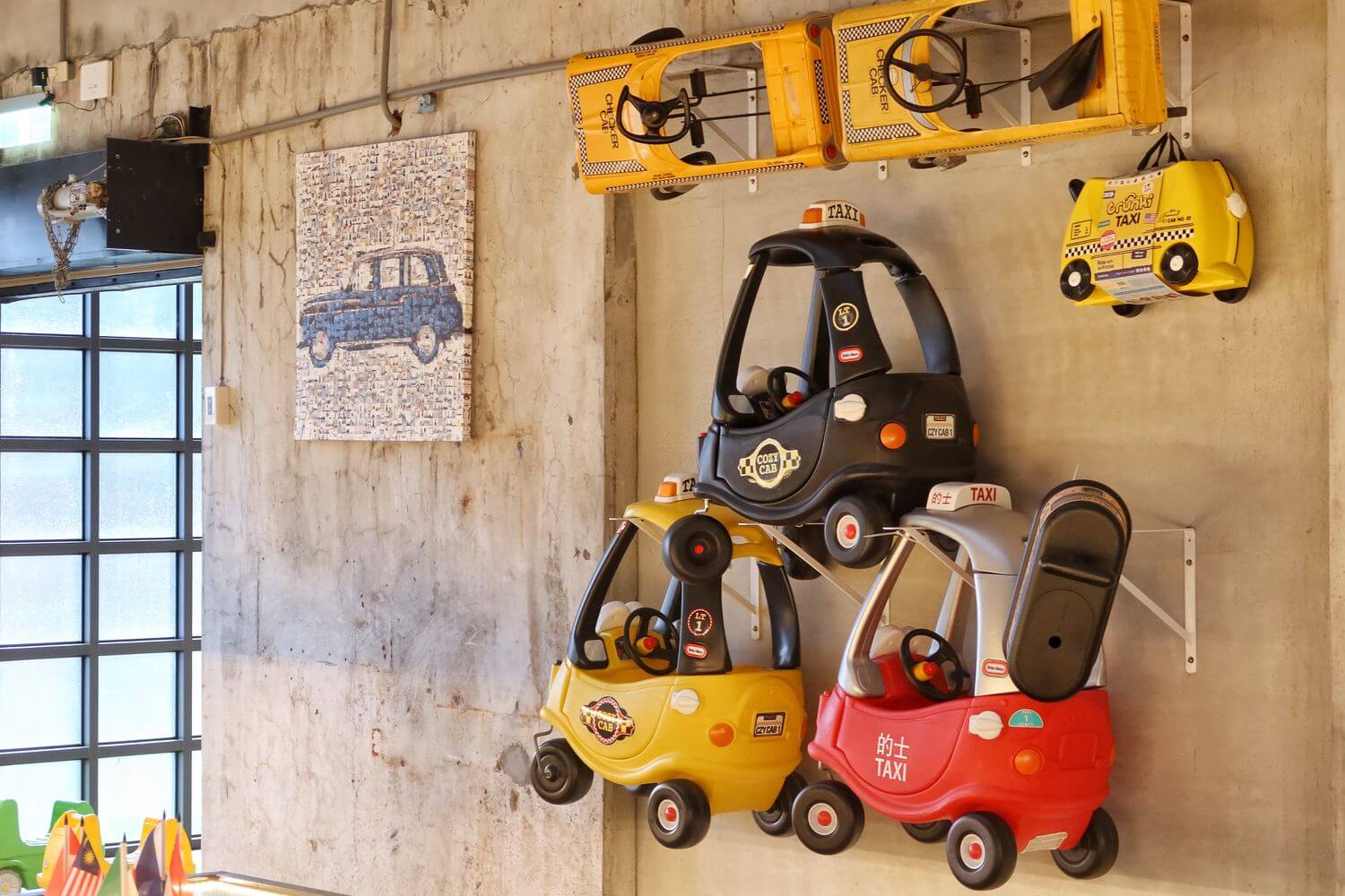 【宜蘭蘇澳景點】計程車博物館TAXI Museum，收藏各國經典古董車，還有碰碰車可以玩! @混血珊莎的奇幻旅程