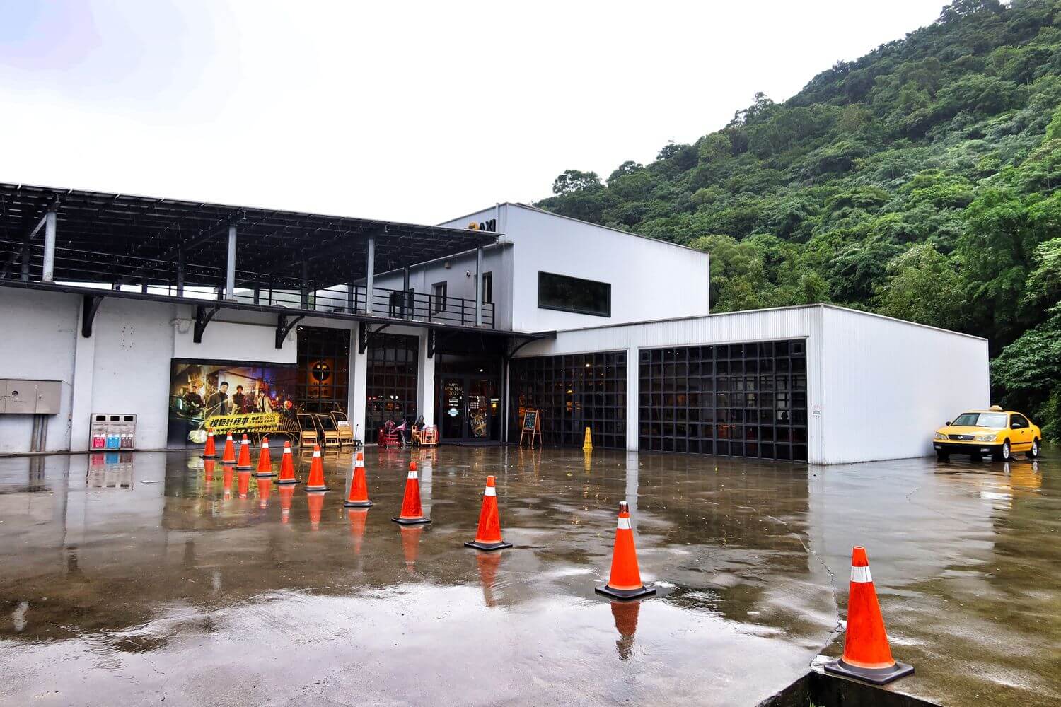 【宜蘭蘇澳景點】計程車博物館TAXI Museum，收藏各國經典古董車，還有碰碰車可以玩! @混血珊莎的奇幻旅程