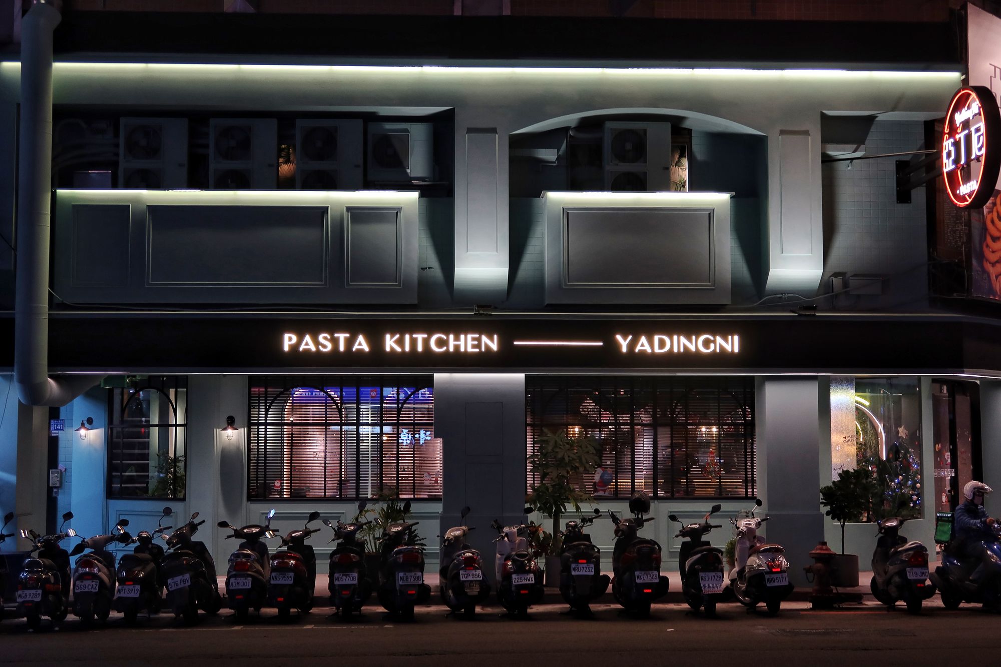 【台中南區美食】亞丁尼義式麵屋工學店，平價義式料理只要148元起! @混血珊莎的奇幻旅程