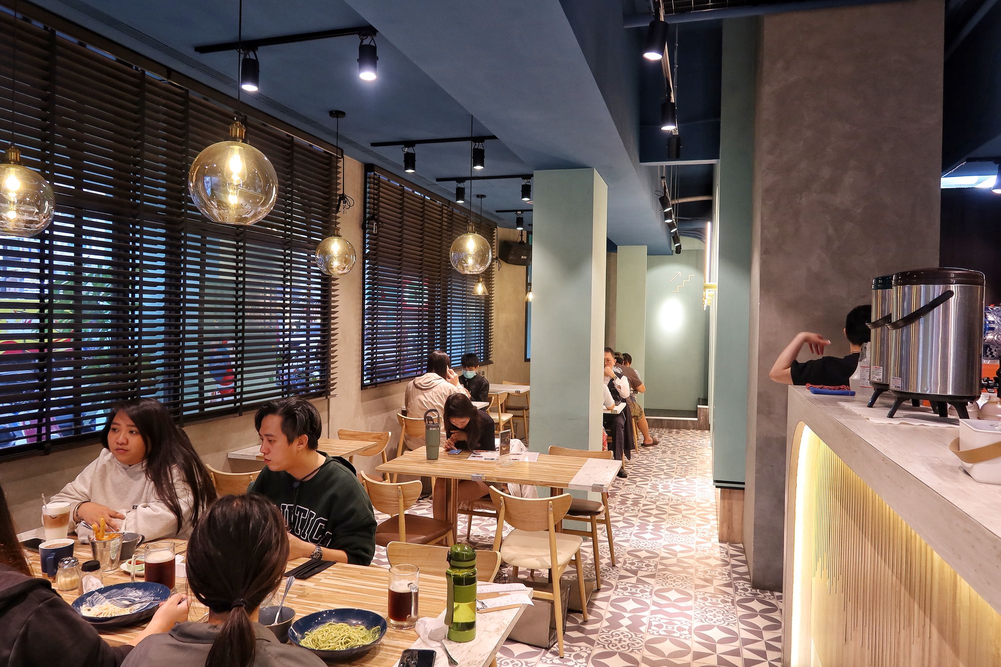 【台中南區美食】亞丁尼義式麵屋工學店，平價義式料理只要148元起! @混血珊莎的奇幻旅程