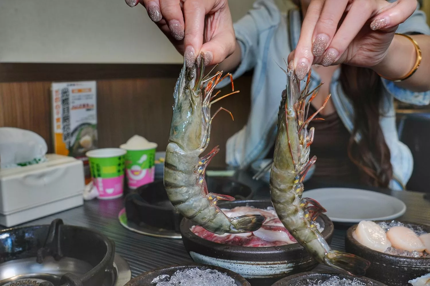 【大里火鍋店】五鮮級鍋物專賣，超大 17 盎司肉盤只要 255 元起，平日加碼送肉! @混血珊莎的奇幻旅程