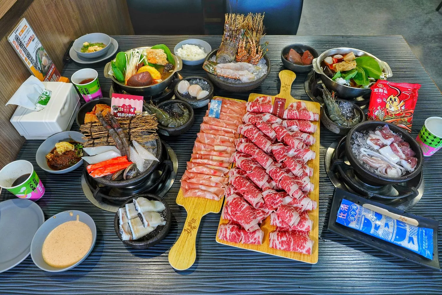 【大里火鍋店】五鮮級鍋物專賣，超大 17 盎司肉盤只要 255 元起，平日加碼送肉! @混血珊莎的奇幻旅程