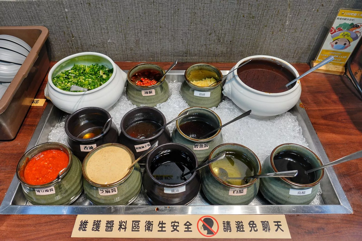 【大里火鍋店】五鮮級鍋物專賣，超大 17 盎司肉盤只要 255 元起，平日加碼送肉! @混血珊莎的奇幻旅程