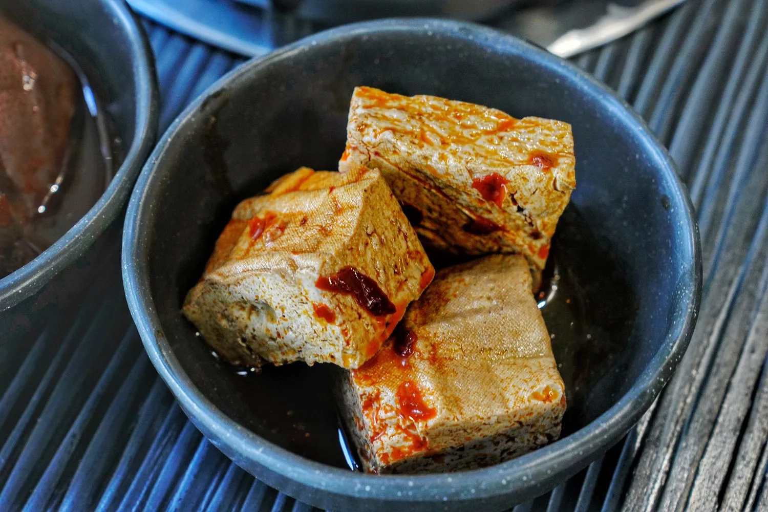 【大里火鍋店】五鮮級鍋物專賣，超大 17 盎司肉盤只要 255 元起，平日加碼送肉! @混血珊莎的奇幻旅程