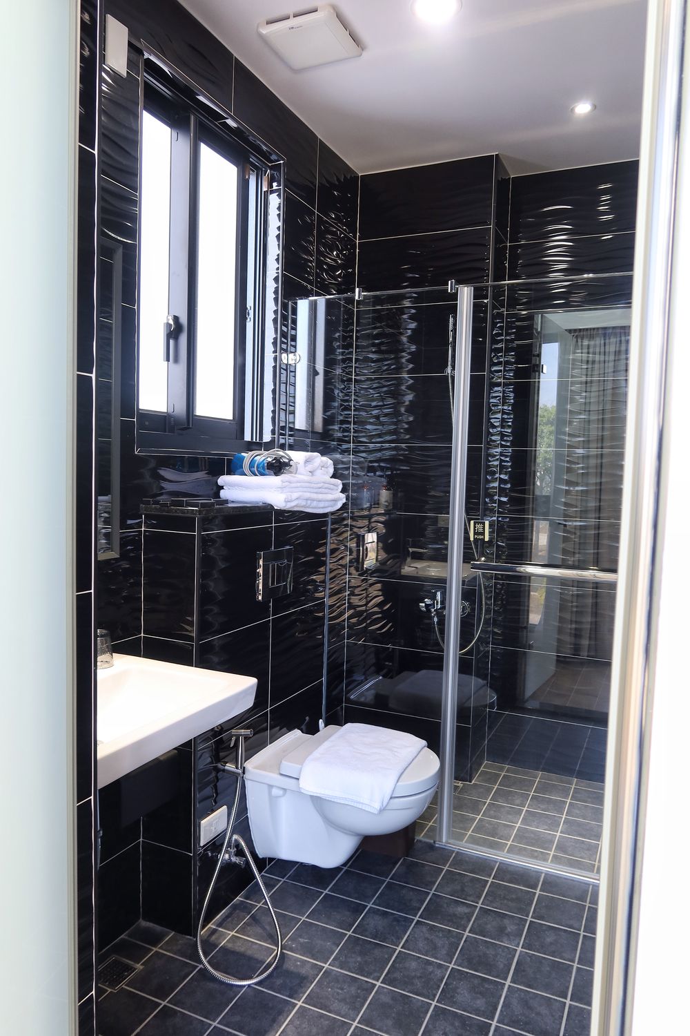 【台南安平民宿】衡定理民宿-畃雨,附設頂級KTV包廂,唱歌看電影通通有! @混血珊莎的奇幻旅程 【台南安平民宿】衡定理民宿-畃雨,附設頂級KTV包廂,唱歌看電影通通有! @混血珊莎的奇幻旅程