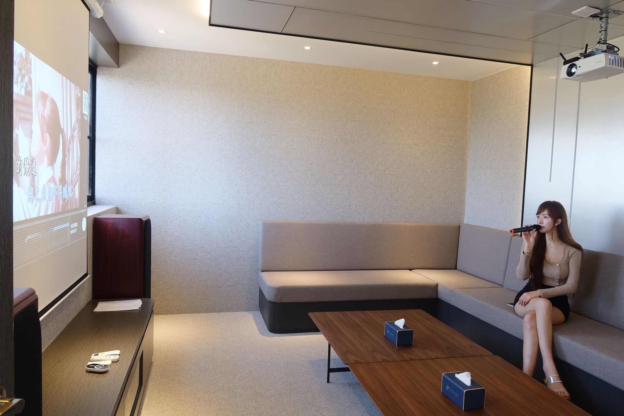 【台南安平民宿】衡定理民宿-畃雨,附設頂級KTV包廂,唱歌看電影通通有! @混血珊莎的奇幻旅程 【台南安平民宿】衡定理民宿-畃雨,附設頂級KTV包廂,唱歌看電影通通有! @混血珊莎的奇幻旅程