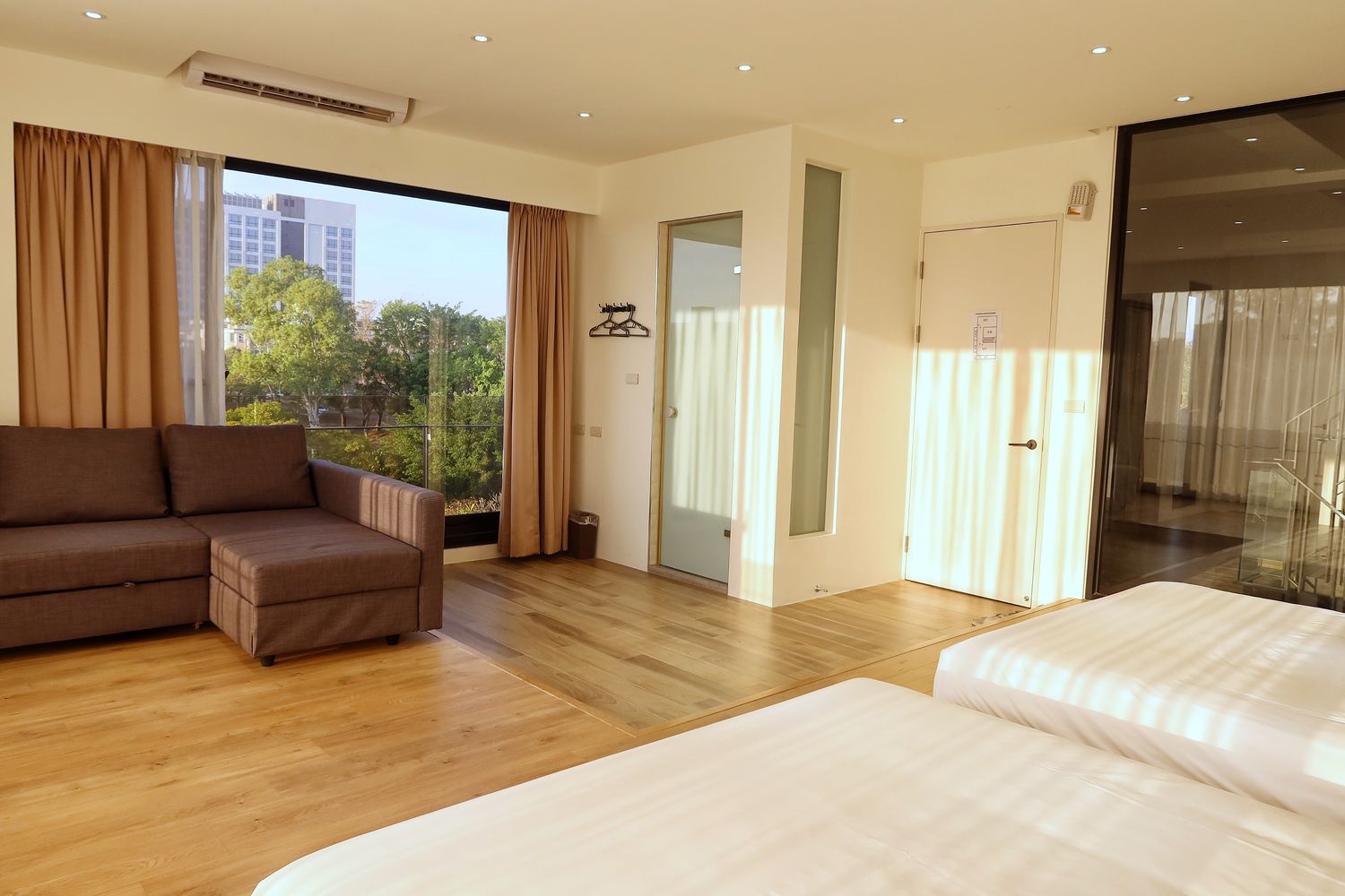 【台南安平民宿】衡定理民宿-畃雨,附設頂級KTV包廂,唱歌看電影通通有! @混血珊莎的奇幻旅程 【台南安平民宿】衡定理民宿-畃雨,附設頂級KTV包廂,唱歌看電影通通有! @混血珊莎的奇幻旅程