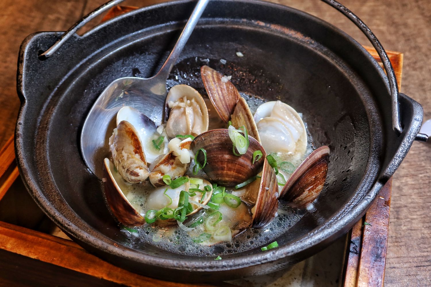 【台南居酒屋】魚小二串燒酒場|道地重慶麻辣烤魚.串燒.熱炒.揚物，濃濃日系氛圍小酌聚餐好去處! @混血珊莎的奇幻旅程