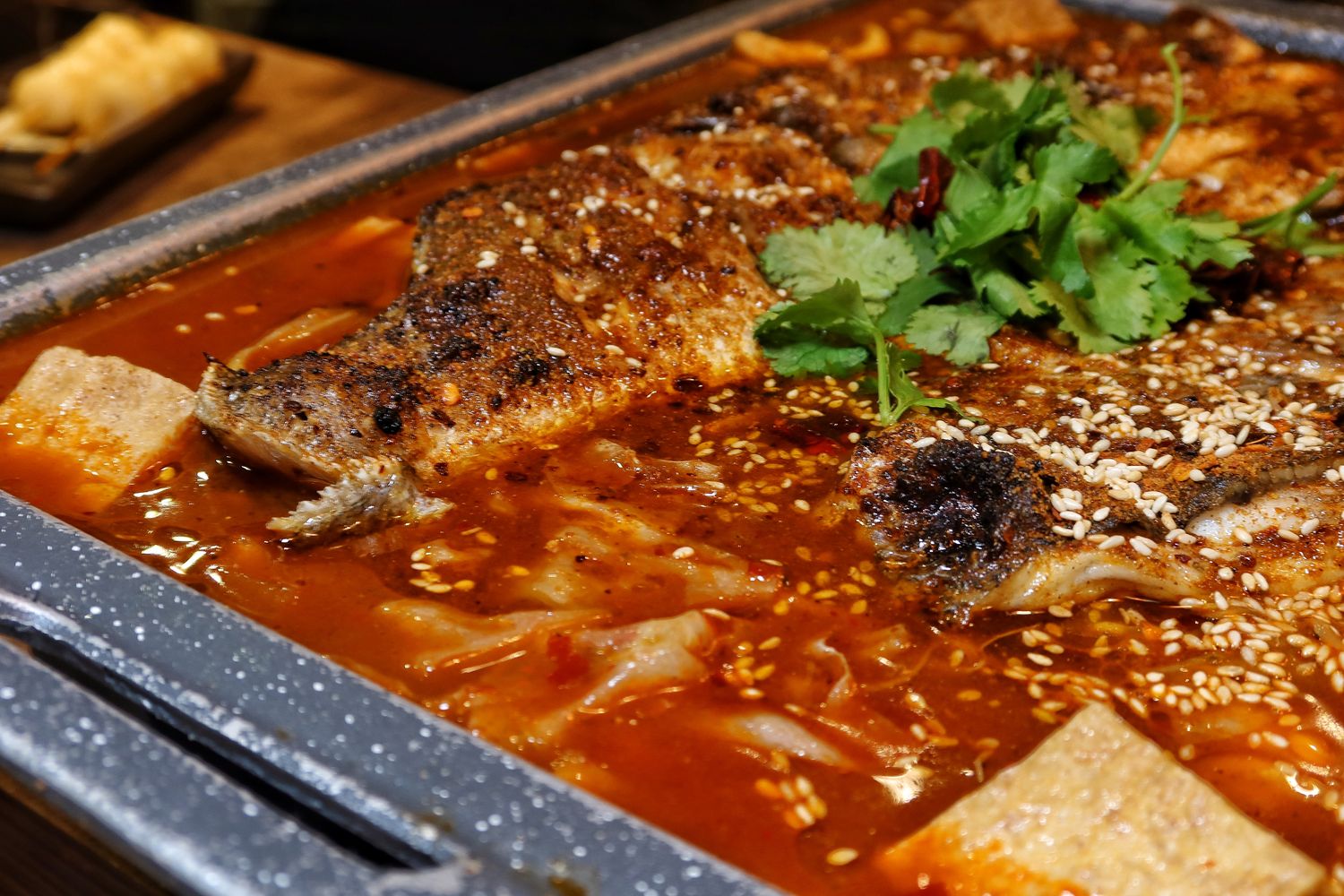 【台南居酒屋】魚小二串燒酒場|道地重慶麻辣烤魚.串燒.熱炒.揚物,濃濃日系氛圍小酌聚餐好去處! @混血珊莎的奇幻旅程 【台南居酒屋】魚小二串燒酒場|道地重慶麻辣烤魚.串燒.熱炒.揚物,濃濃日系氛圍小酌聚餐好去處! @混血珊莎的奇幻旅程