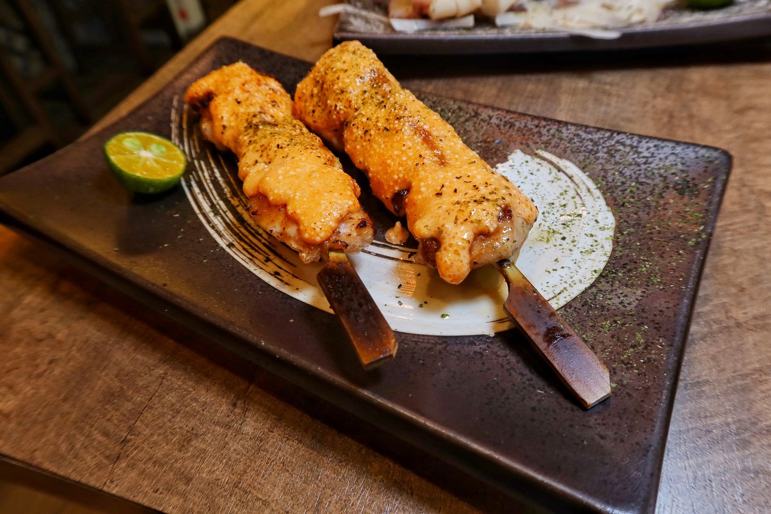 【台南居酒屋】魚小二串燒酒場|道地重慶麻辣烤魚.串燒.熱炒.揚物，濃濃日系氛圍小酌聚餐好去處! @混血珊莎的奇幻旅程