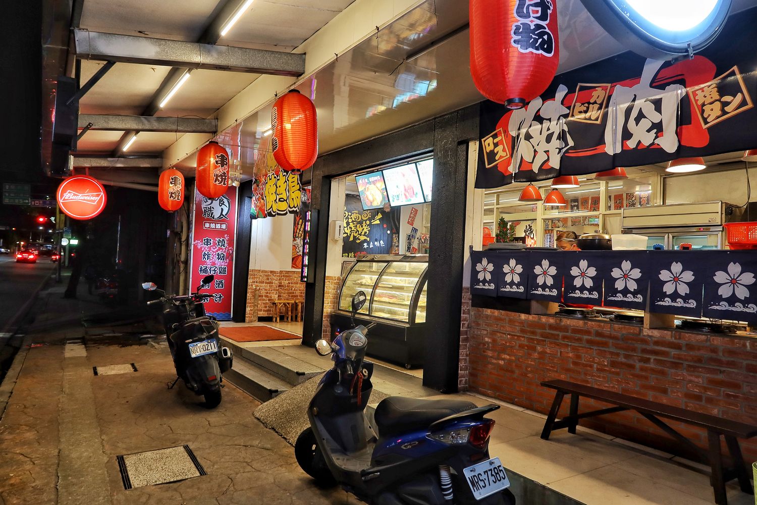 【蘆洲燒烤吃到飽】好食職人串燒酒場,燒烤.炸物.桶仔雞等百種餐點,串燒最低只要20元! @混血珊莎的奇幻旅程 【蘆洲燒烤吃到飽】好食職人串燒酒場,燒烤.炸物.桶仔雞等百種餐點,串燒最低只要20元! @混血珊莎的奇幻旅程