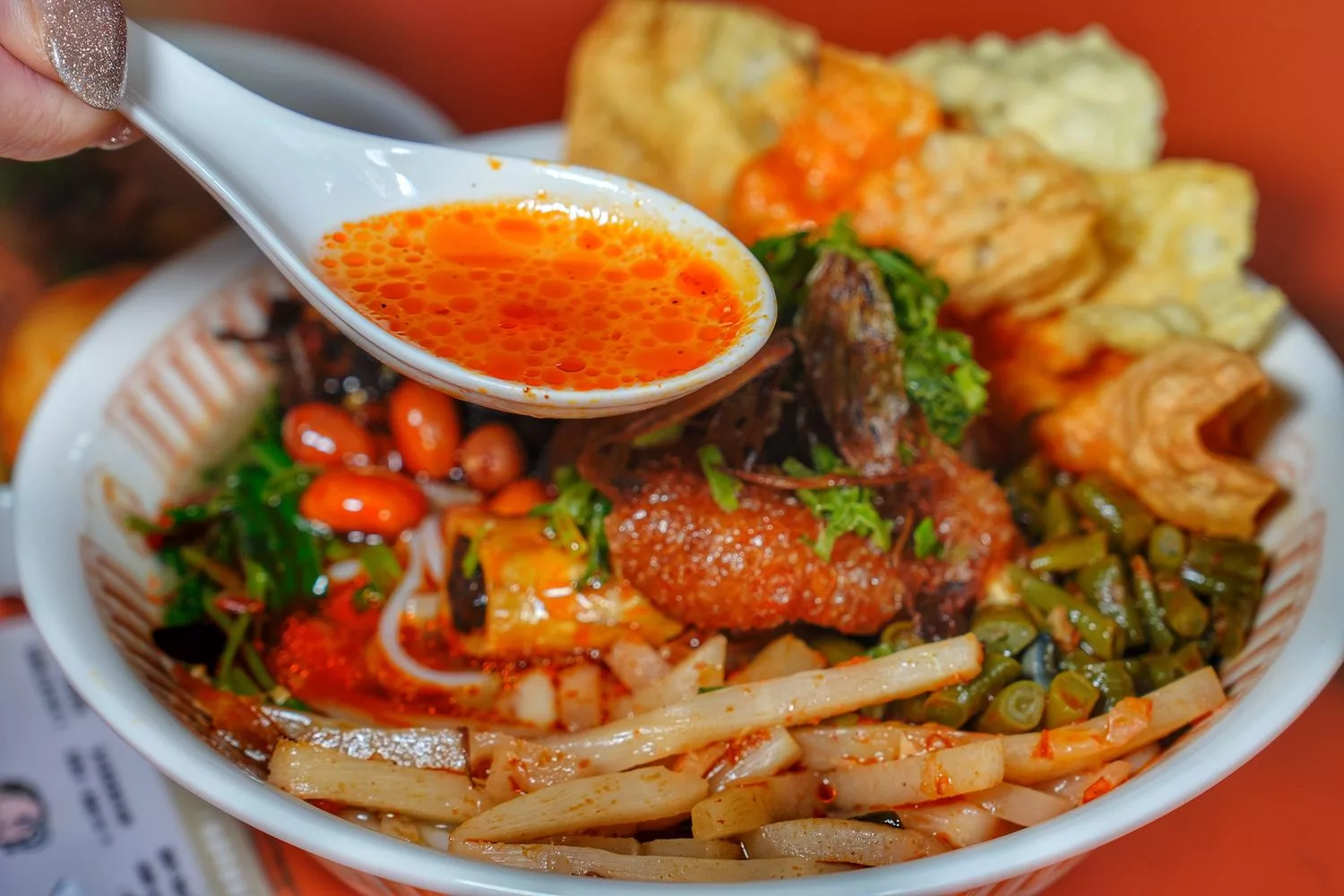 【螺螄粉推薦】好螺嗦螺螄粉， 30 年人氣柳州老店首間台灣旗艦店，道地風味一吃愛上! @混血珊莎的奇幻旅程