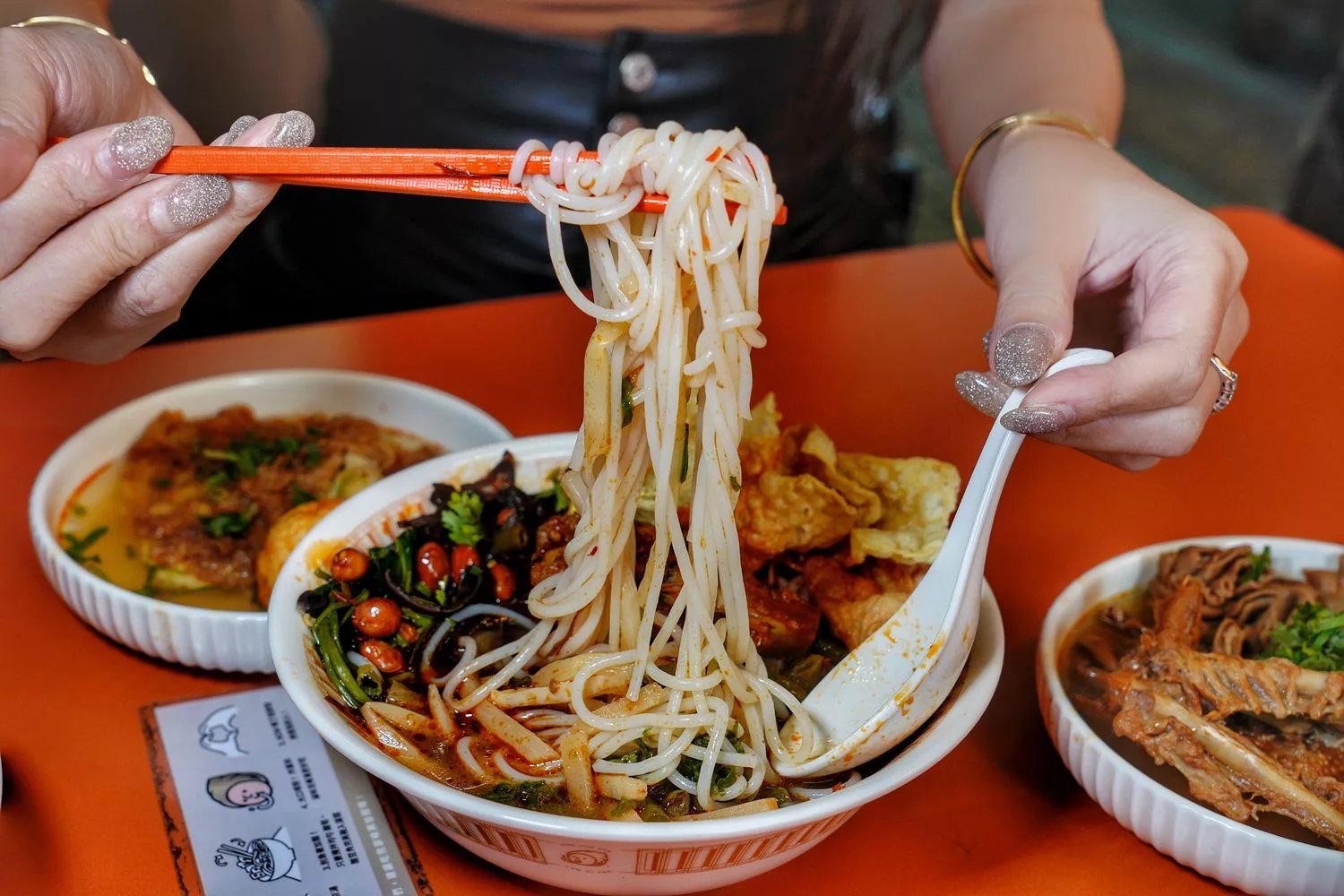 【螺螄粉推薦】好螺嗦螺螄粉， 30 年人氣柳州老店首間台灣旗艦店，道地風味一吃愛上! @混血珊莎的奇幻旅程