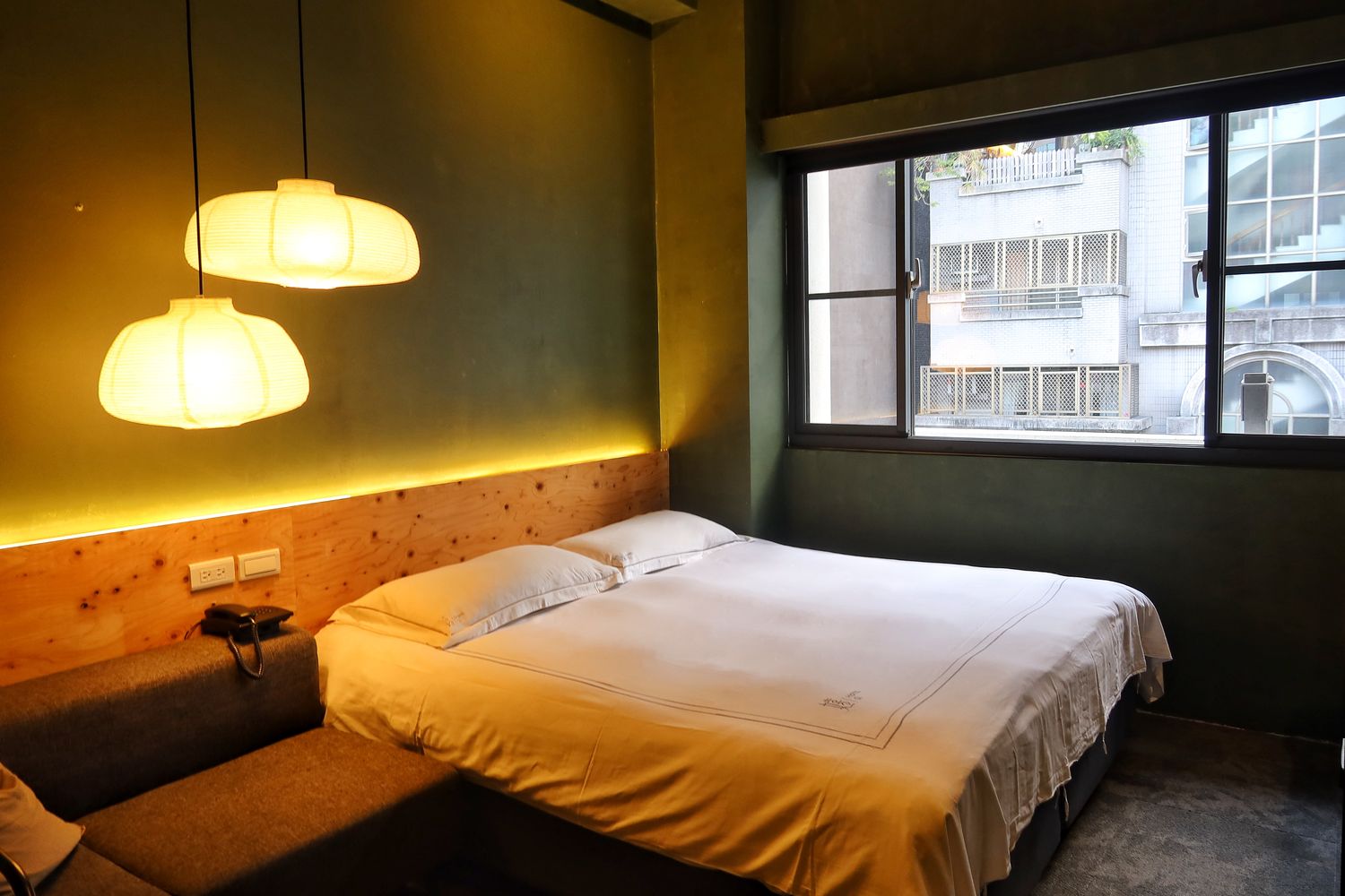 【台中西區住宿 】嬉行旅Hotel Si，女性友善文青風旅店，純白森林系風格超好拍! @混血珊莎的奇幻旅程