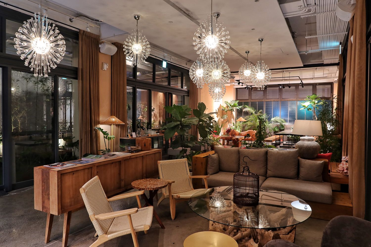【台中西區住宿 】嬉行旅Hotel Si，女性友善文青風旅店，純白森林系風格超好拍! @混血珊莎的奇幻旅程