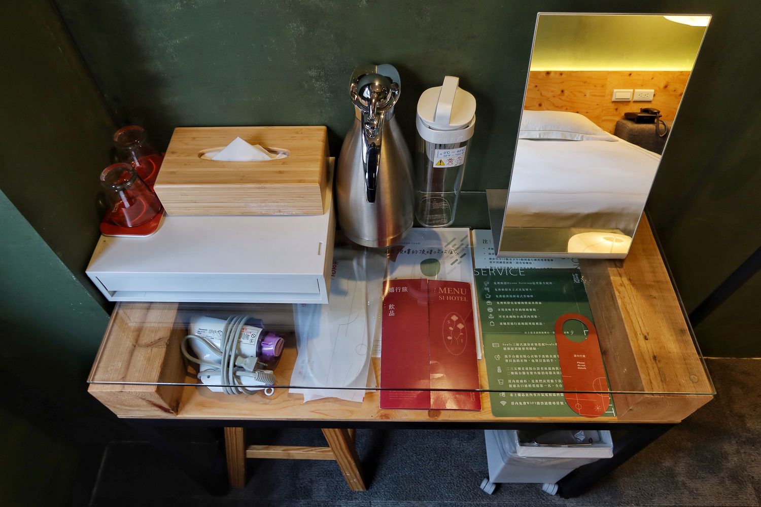 【台中西區住宿 】嬉行旅Hotel Si，女性友善文青風旅店，純白森林系風格超好拍! @混血珊莎的奇幻旅程