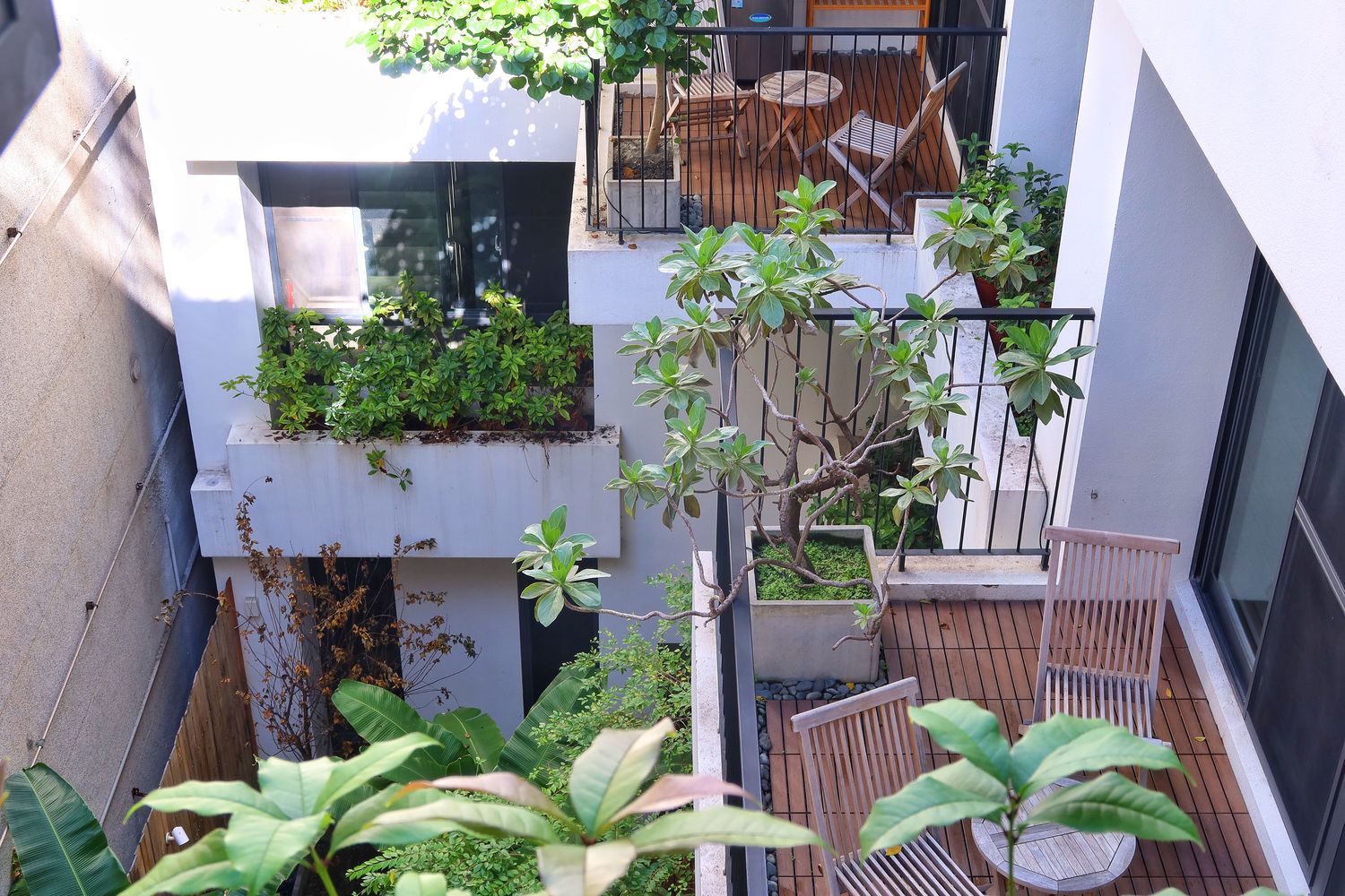 【台中西區住宿 】嬉行旅Hotel Si，女性友善文青風旅店，純白森林系風格超好拍! @混血珊莎的奇幻旅程