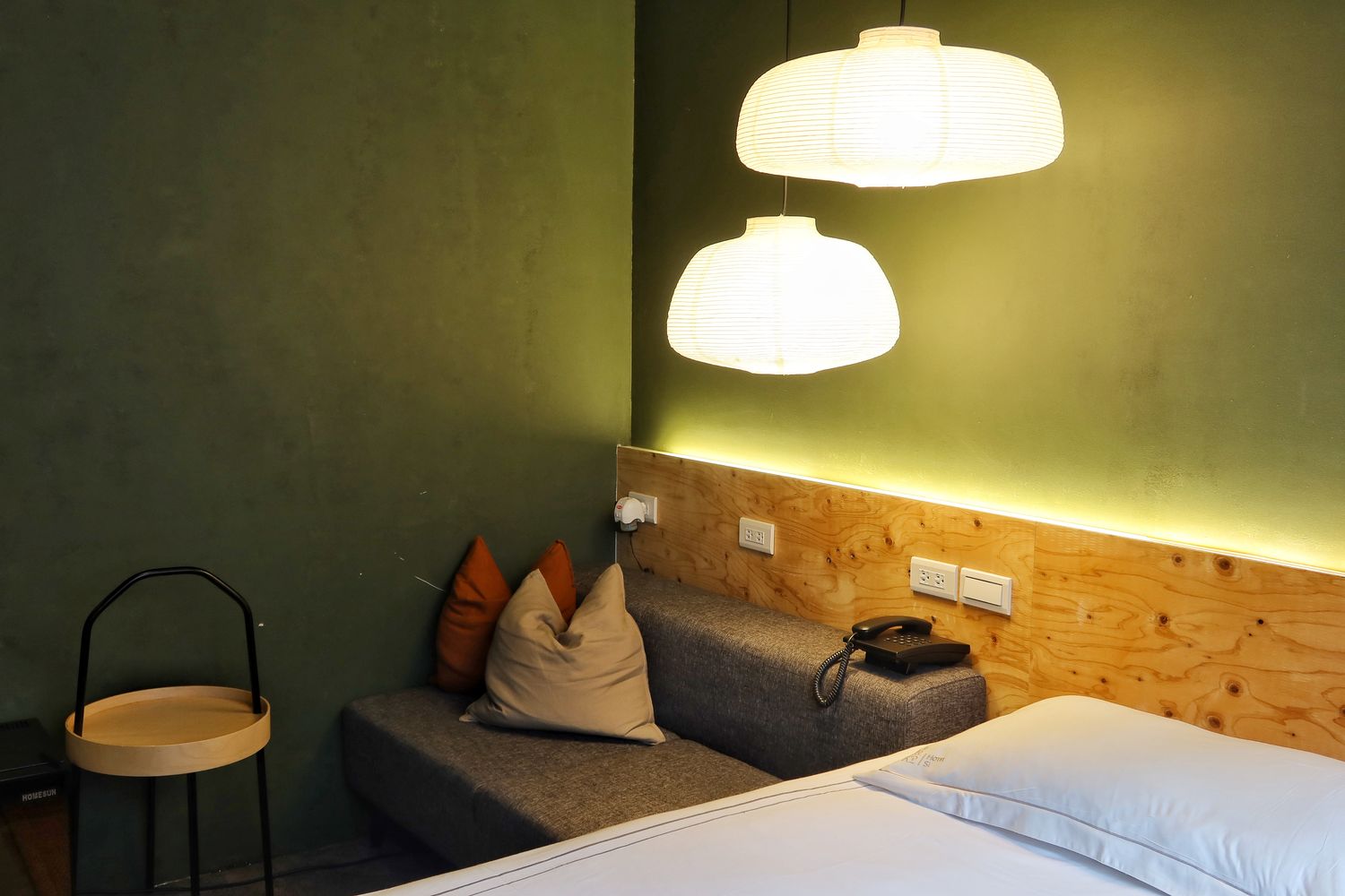 【台中西區住宿 】嬉行旅Hotel Si，女性友善文青風旅店，純白森林系風格超好拍! @混血珊莎的奇幻旅程
