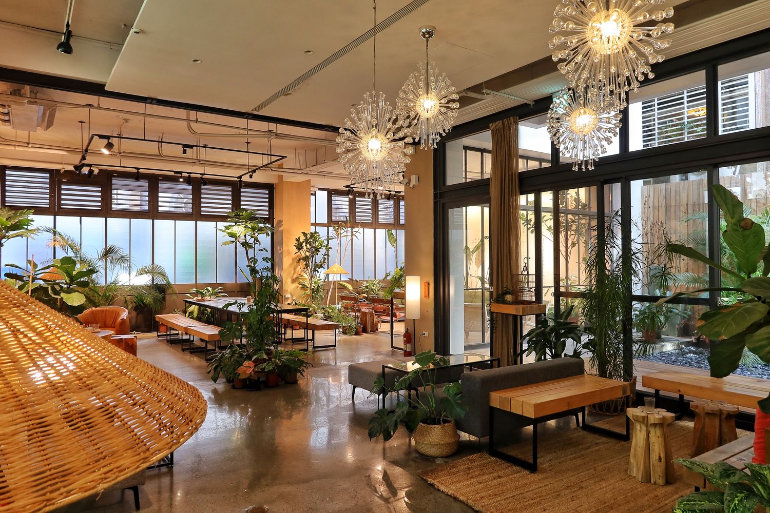 【台中西區住宿 】嬉行旅Hotel Si，女性友善文青風旅店，純白森林系風格超好拍! @混血珊莎的奇幻旅程