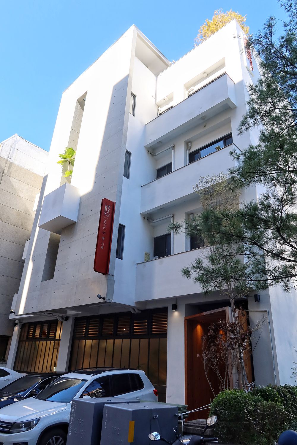 【台中西區住宿 】嬉行旅Hotel Si，女性友善文青風旅店，純白森林系風格超好拍! @混血珊莎的奇幻旅程